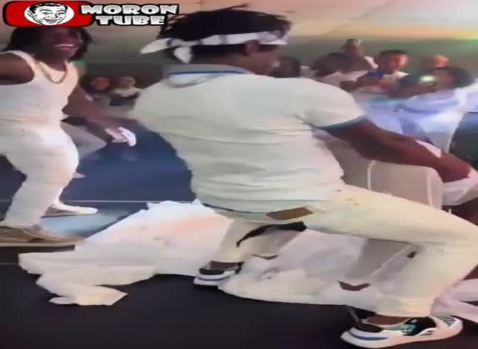 Video :We see Jamaicans dance in a club